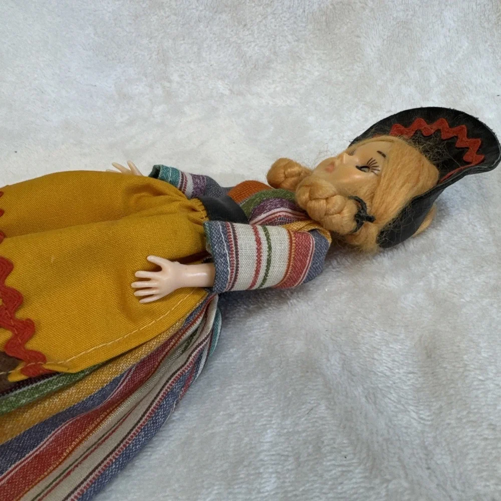 Vintage 8 inch Aron‎ Doll Pioneer Girl Souvenir Dutch Costume Dress Hat